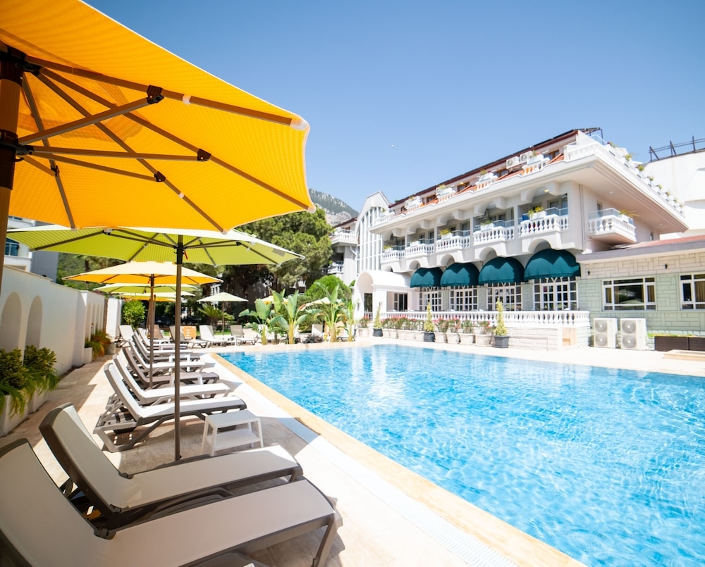 Rose Garden Premium Hotel