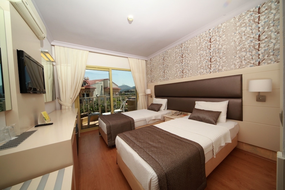 Grand Faros Hotel