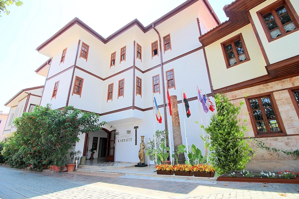 Karyatit Hotel