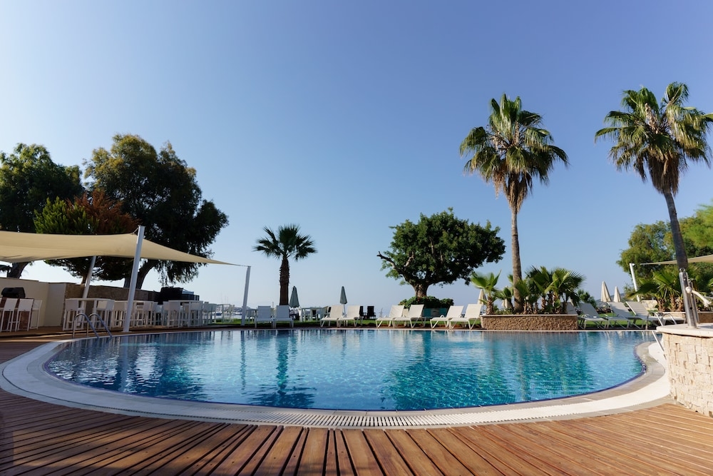 Costa Luvi Hotel