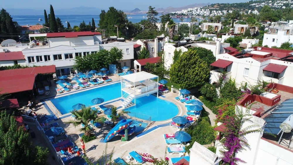 Summer Garden Suites & Beach Hotel