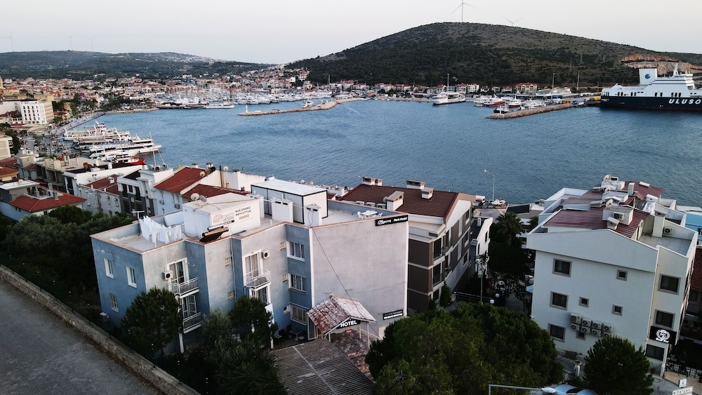 Minerva Port Hotel