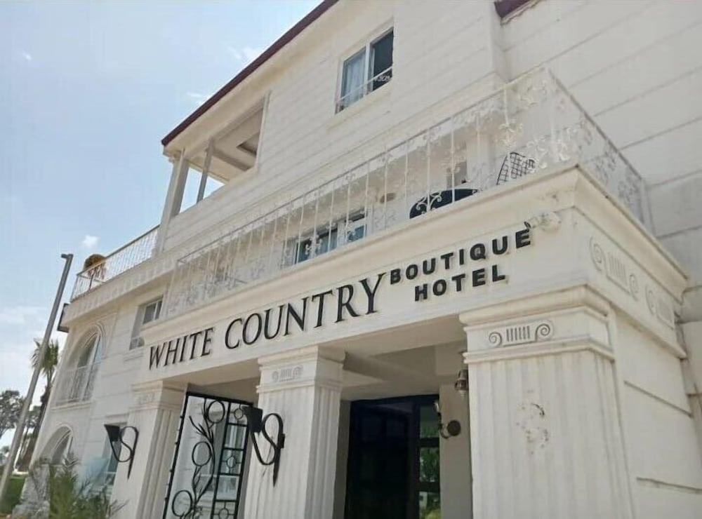 White Country Hotel