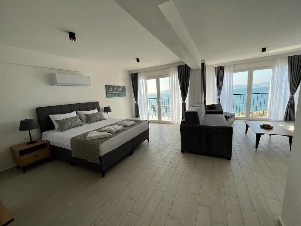 Ni Marin Hotel