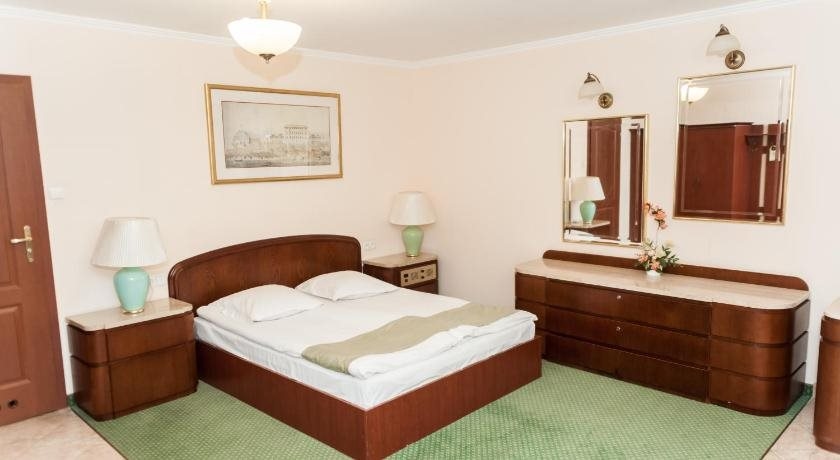Hit Hotel