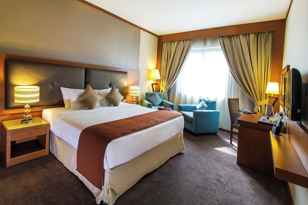 Landmark Summit Hotel