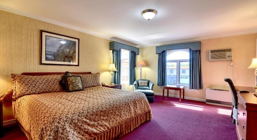 Roosevelt Inn & Suites