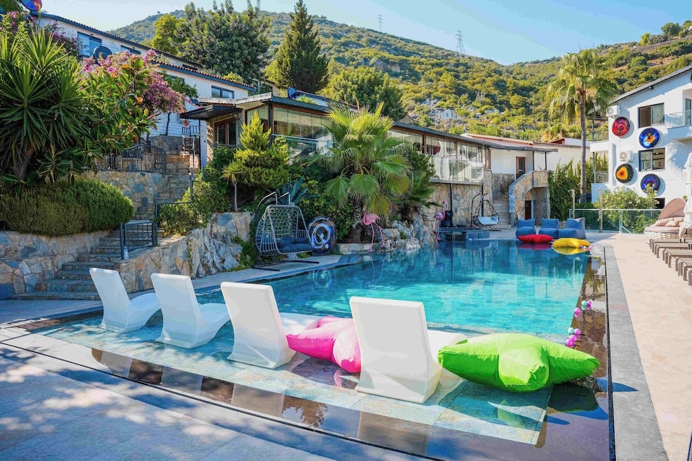 Illusion Beach Club Hotel