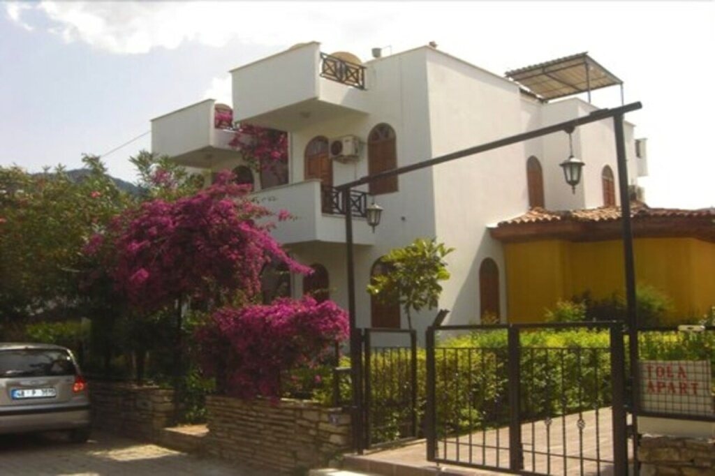 Tolan Apartments