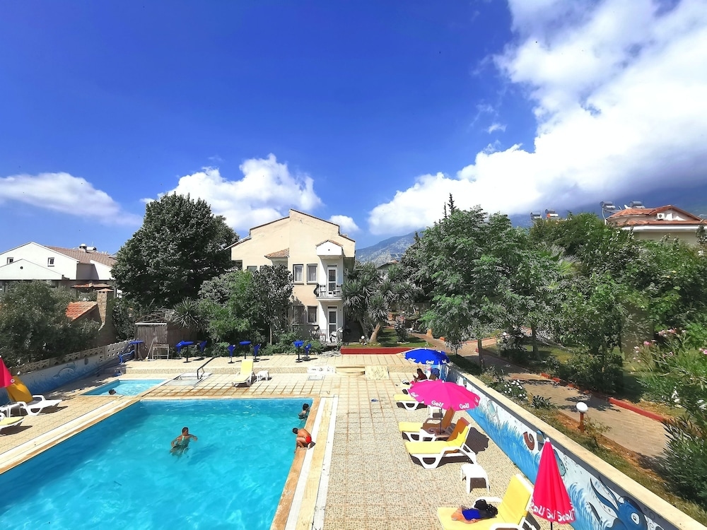 Yunus Hotel
