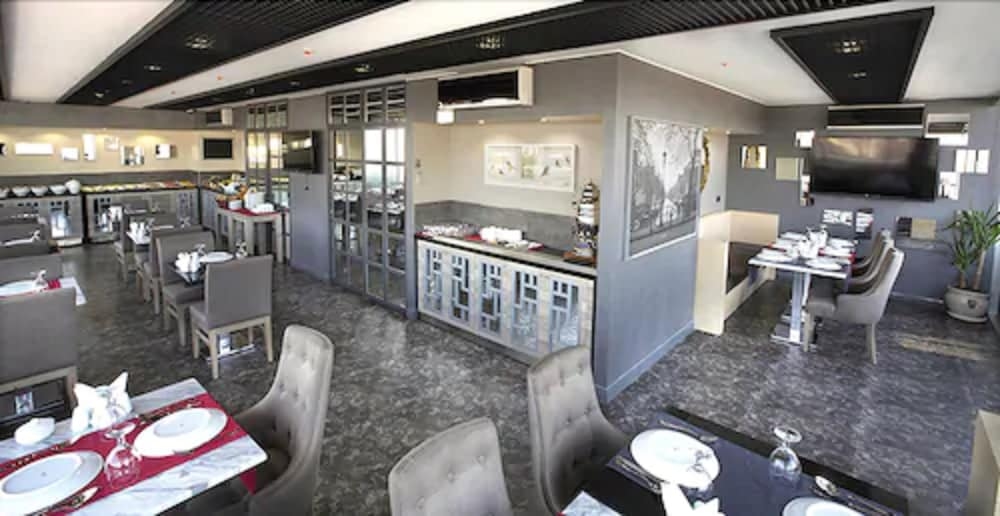 Akoni Hotel