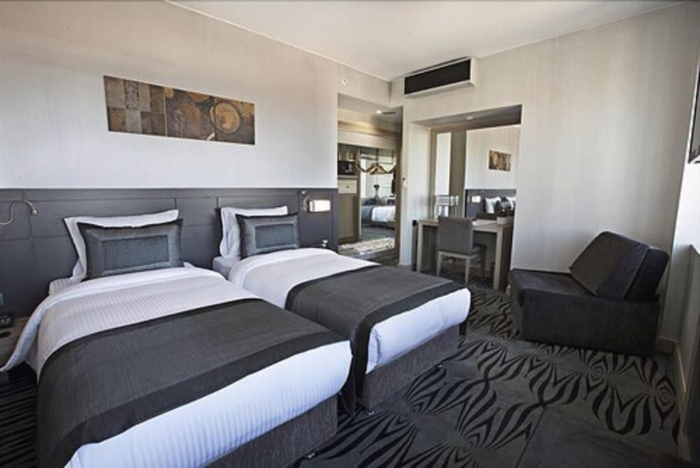 Akoni Hotel