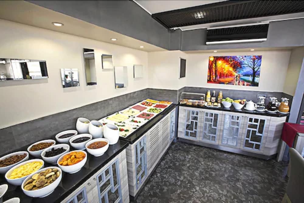 Akoni Hotel
