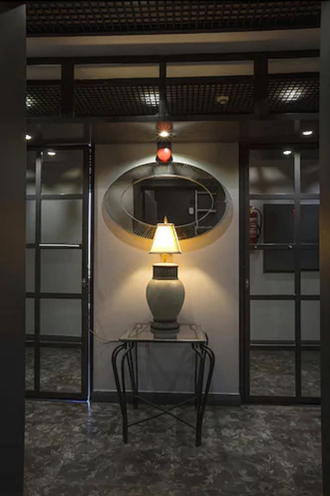 Akoni Hotel