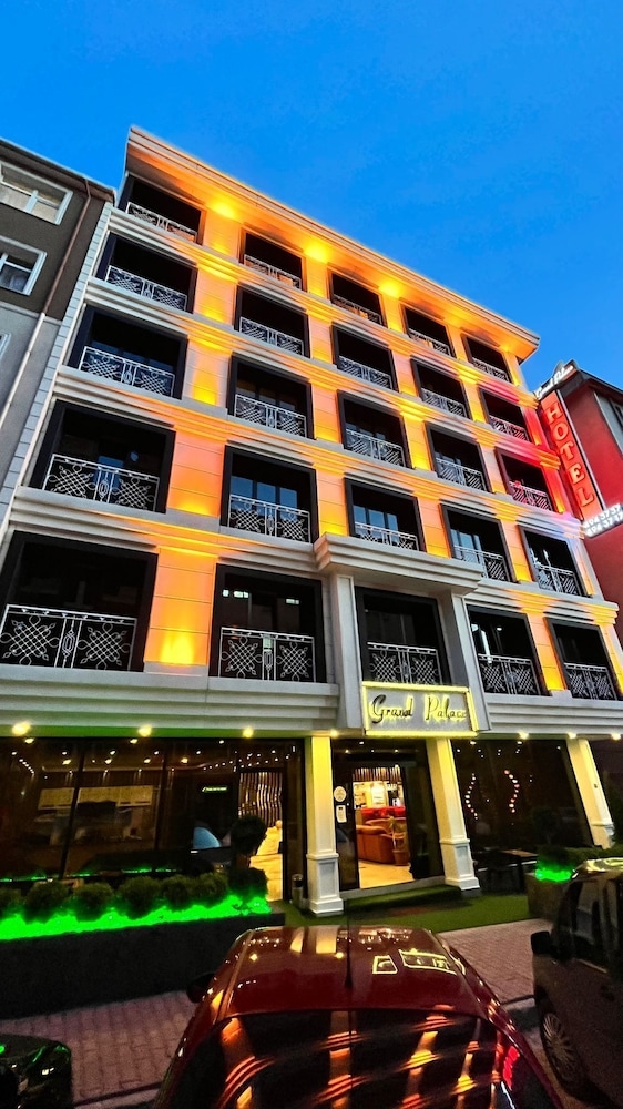 Grand Palace Hotel