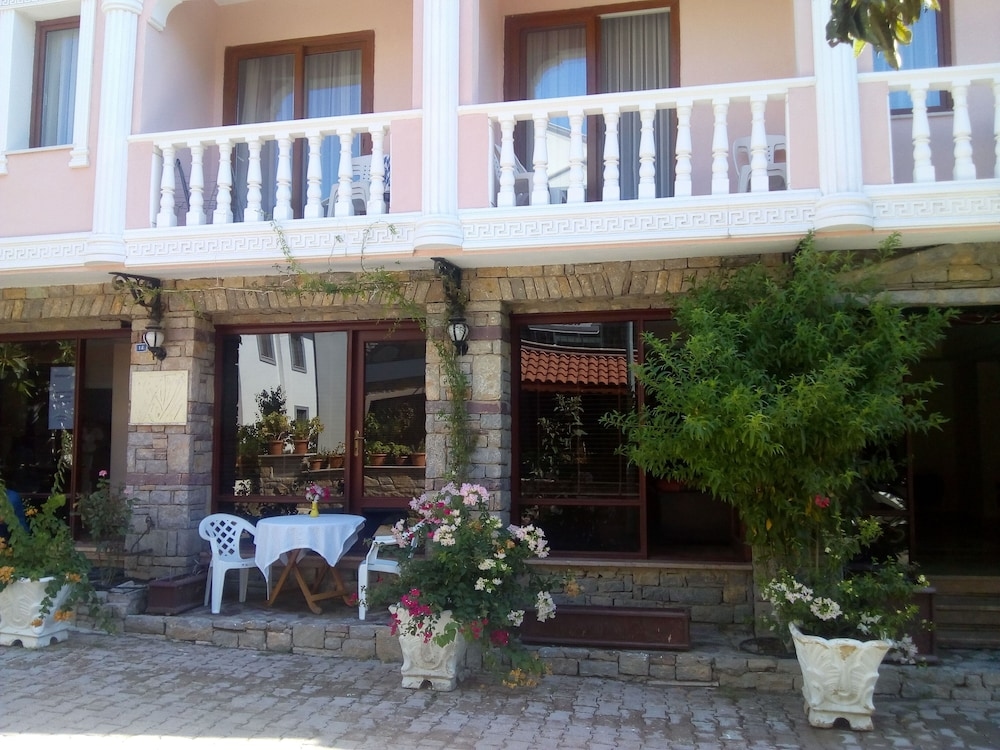 Lacin Apart Hotel