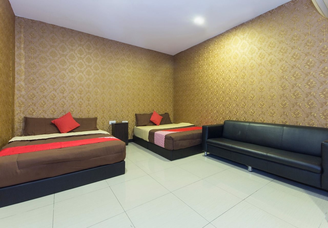 Night Queen Hotel by OYO Rooms