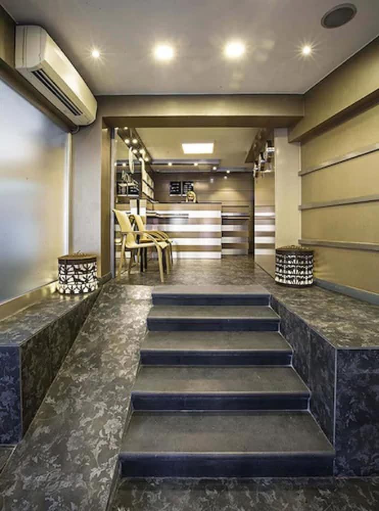 Akoni Hotel - Fotoğraf 2