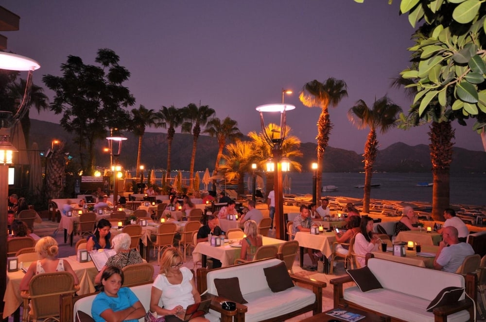 Maris Beach Hotel