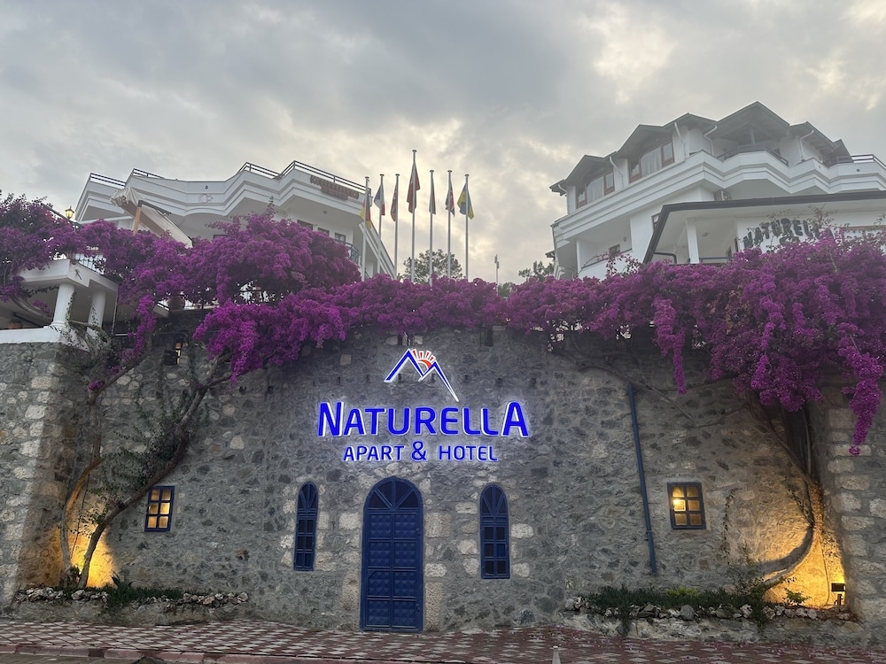 Naturella