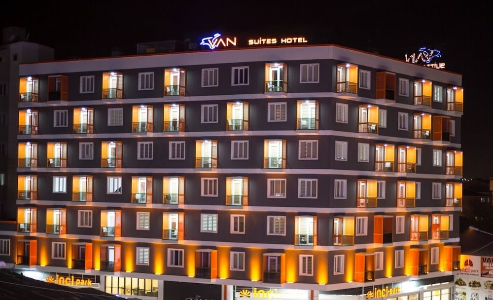 Van Suites Hotel