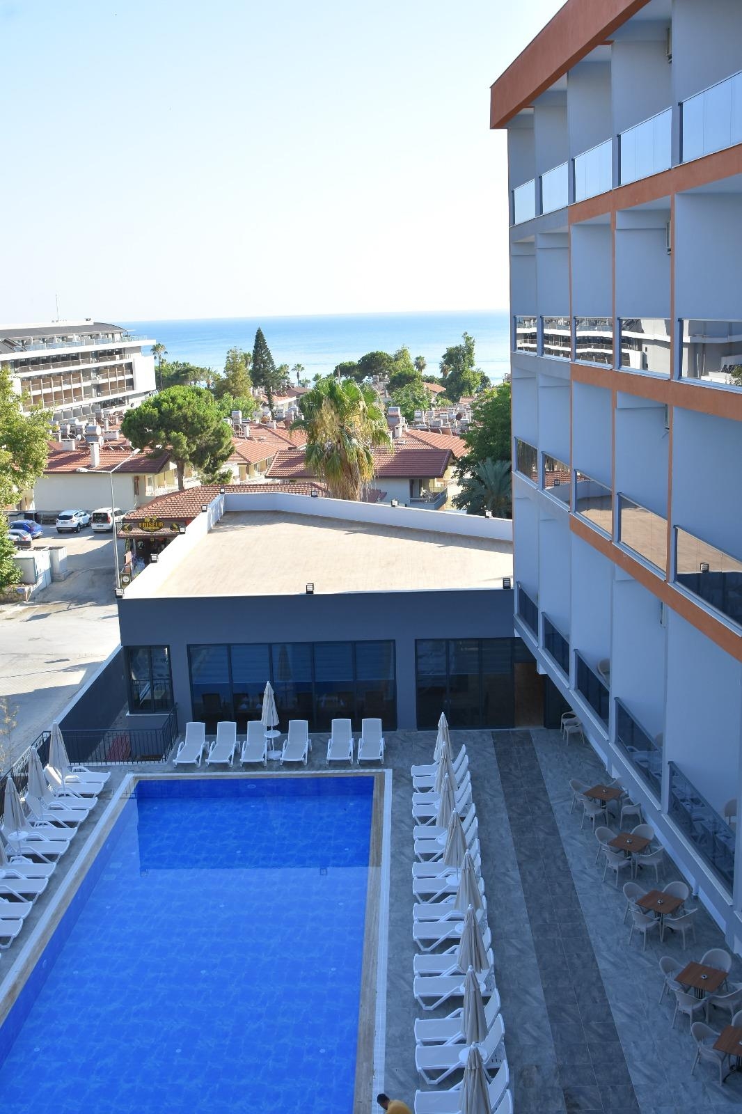Side Golden Rock Hotel