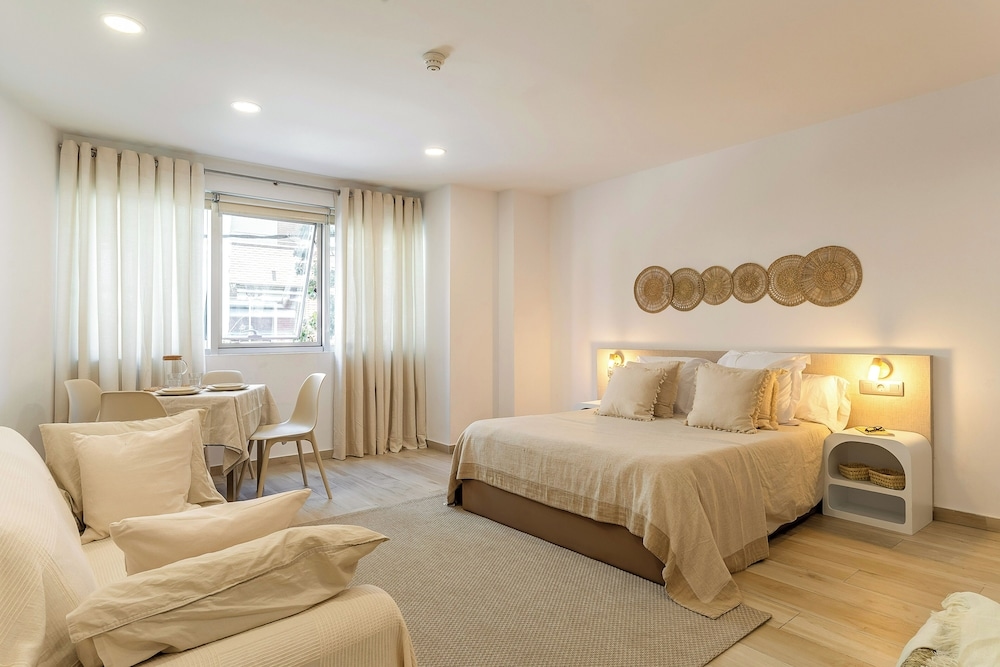 Centric Aparthotel