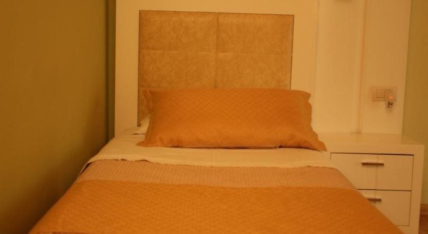 Hotel White City