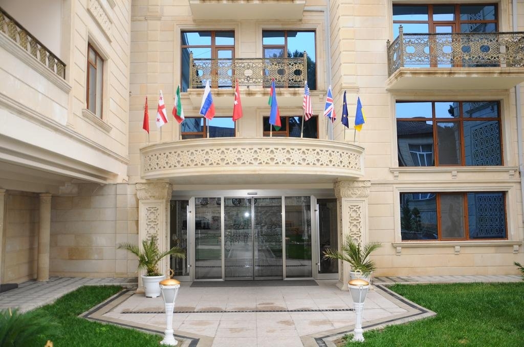 Deluxe Hotel