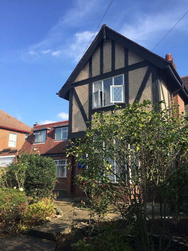 Edgware Bed & Breakfast